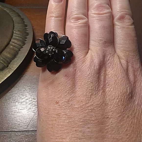 Pretty Black Floral Ring - Picture 4 of 4